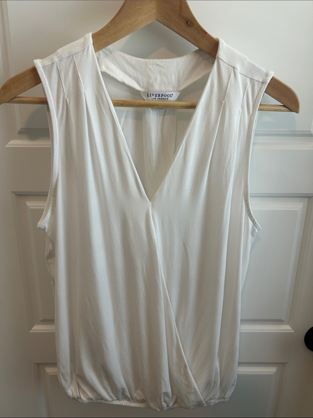 Liverpool Los Angeles White Sleeveless V-Neck Blouse